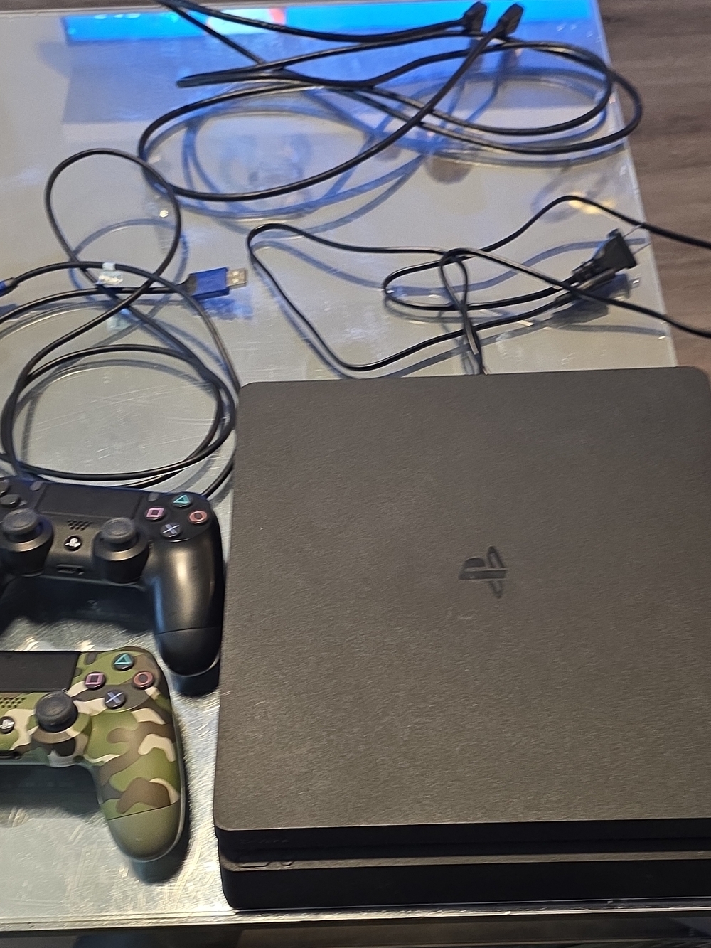 Ps4 1TB Console Bundle With 2 Controllers And 14 Games - Picture 3 of 6